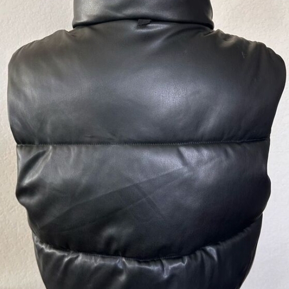 Zara Womens Black Faux Leather Cropped Puffer Vest Sz Small Excellent Like New - Picture 4 of 4